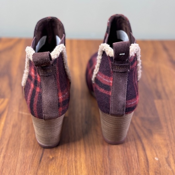 TOMS Kelsey Wedge Booties Barn Red Plaid Wool 9 - Picture 8 of 9